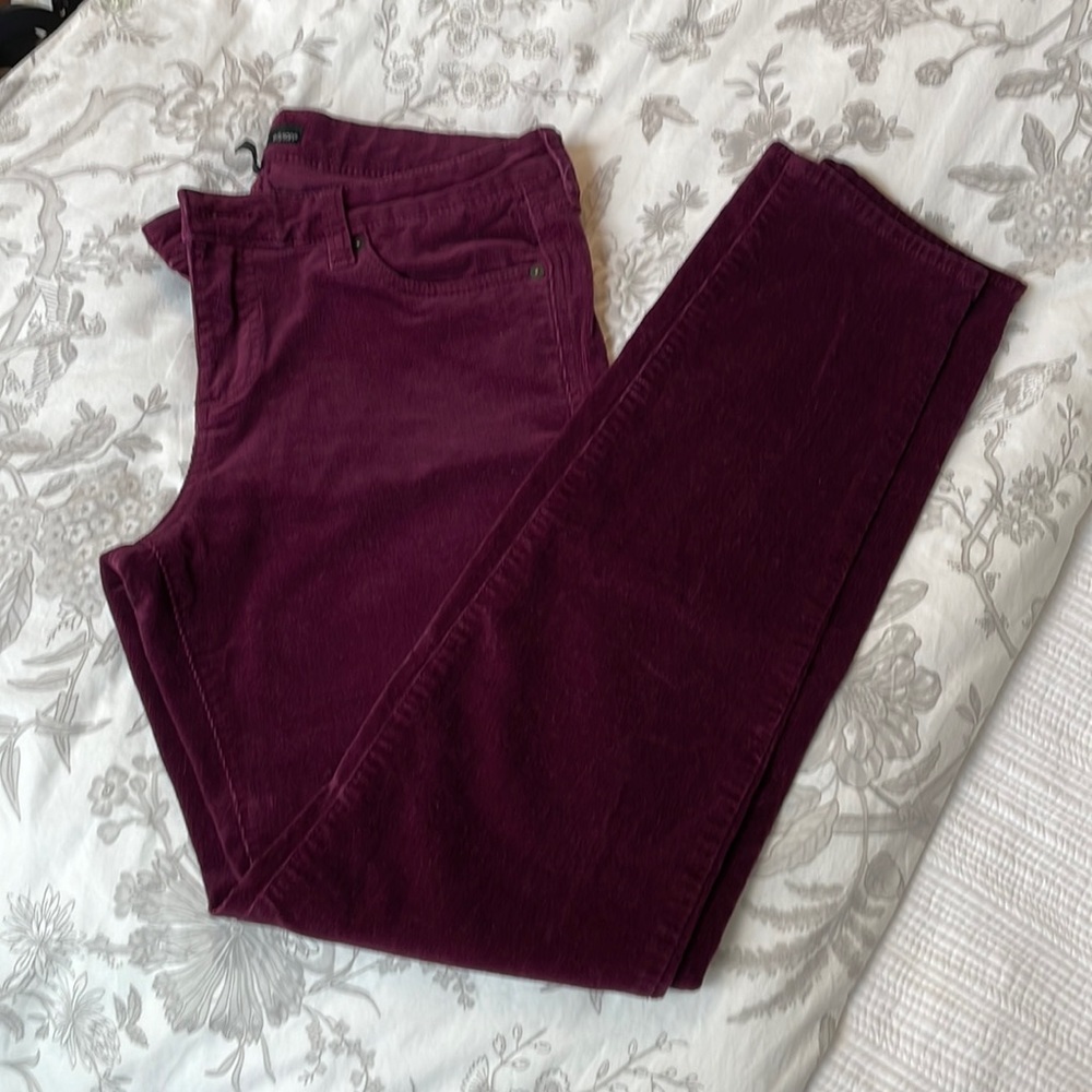 So comfy. Burgundy corduroy skinny leg jean. Size 31 inseam 31 inches.